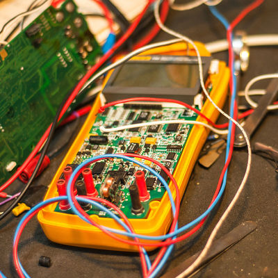 Los dispositivos inalámbricos de los servicios de laboratorio de prueba del teléfono móvil hacen tabletas el servicio de autenticación de tercera persona